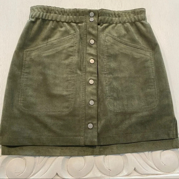 BCBGMaxAzria Aiden XXS Faux Suede Mini Skirt Button - Picture 6 of 8